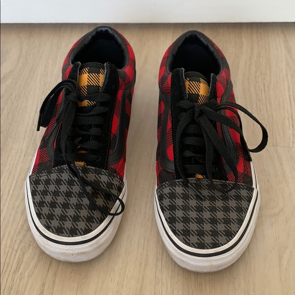 VANS, women’s lace up shoes, plaid patterns